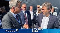 Johannes Overhues, shareholder and CEO Kappa optronics in conversation with Minister Dr. Robert Habeck | Kappa optronics ILA 2022