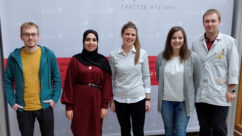 Group photo, from left: Paul Staab (VV), Hasnae Ba-Ouali and Judith Zimmerer (Kappa’s Deutschlandstipendium awardees 2022/23), Katrischa Zarins (HR) and Jonas Herwig (Production)