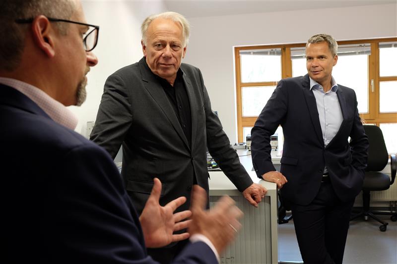 Sebastian Vreemann (CSO Kappa optronics), Jürgen Trittin (MdB) and Johannes Overhues (CEO Kappa optronics)